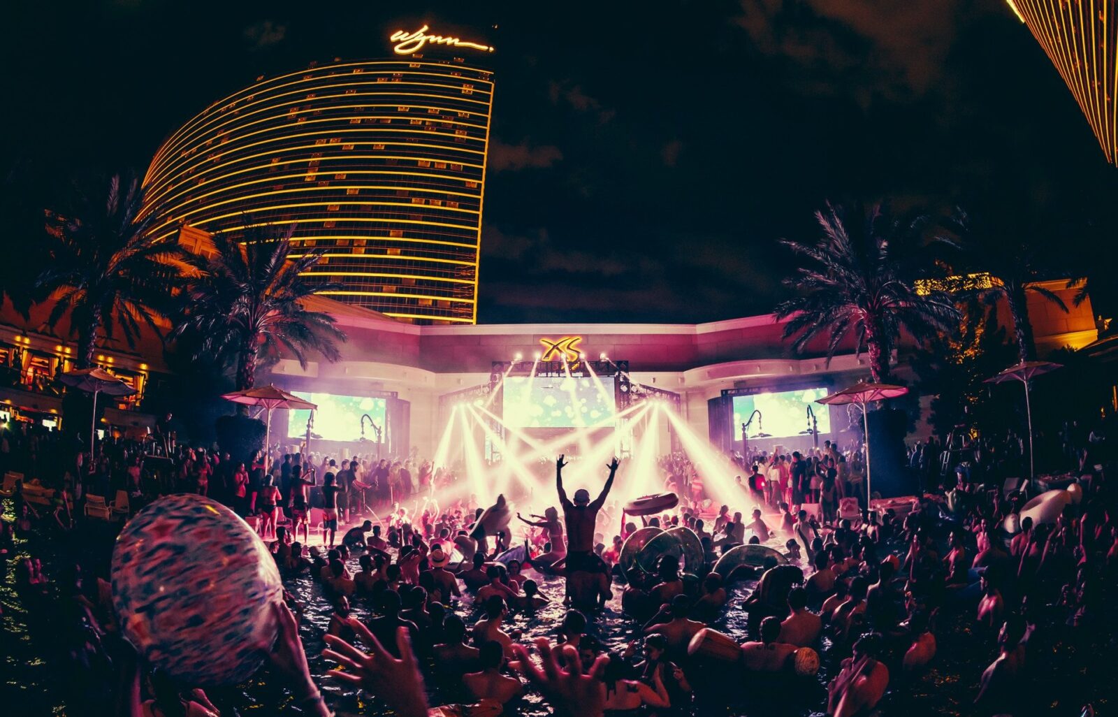 Choosing The Right Nightclub And Pool Party In Las Vegas 